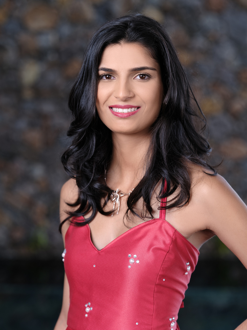 N°1. Laura Potin - 21 ans, 1,70m - Petite Ile N°1. Laura Potin - 21 ans, 1,70m - Petite Ile