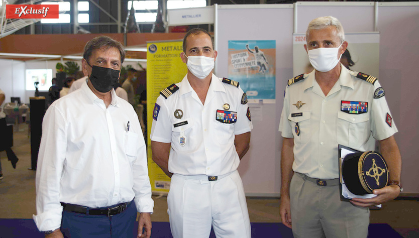 Aziz Patel, d'Exclusif Réunion, le colonel Julien Maurel, désormais ex-chef de corps du RSMA-R, et le Chef de bataillon Loïc Lefeuvre du RSMA-R Aziz Patel, d'Exclusif Réunion, le colonel Julien Maurel, désormais ex-chef de corps du RSMA-R, et le Chef de bataillon Loïc Lefeuvre du RSMA-R