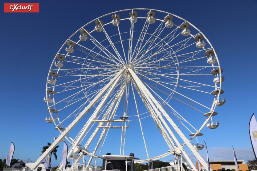 La Grande Roue, installée sur le promontoire de la Trinité à Montgaillard, domine la ville La Grande Roue, installée sur le promontoire de la Trinité à Montgaillard, domine la ville