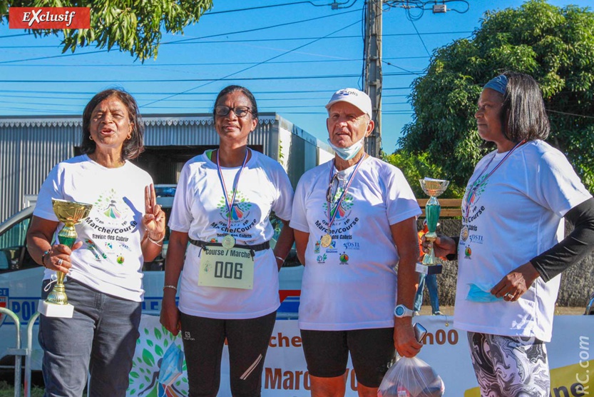 Remise des récompenses sur le podium de la fête Remise des récompenses sur le podium de la fête