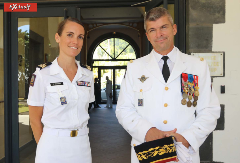 Commandant Sandra Guimené, chef de cabinet du général, qui va aussi quitter son poste bientôt, et le général Yves Métayer