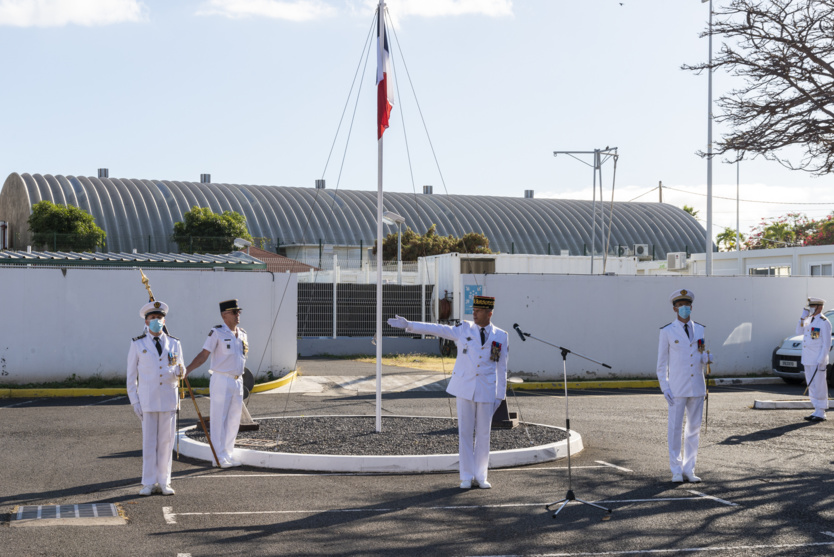 Des passations présidées par le général Yves Métayer avant son départ définitif pour Paris Des passations présidées par le général Yves Métayer avant son départ définitif pour Paris