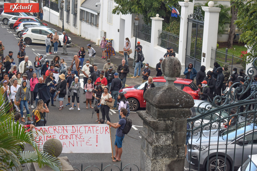 Les manfestations anti pass sanitaire se poursuivent partout en France. Ici devant la Préfecture de La Réunion récemment Les manfestations anti pass sanitaire se poursuivent partout en France. Ici devant la Préfecture de La Réunion récemment