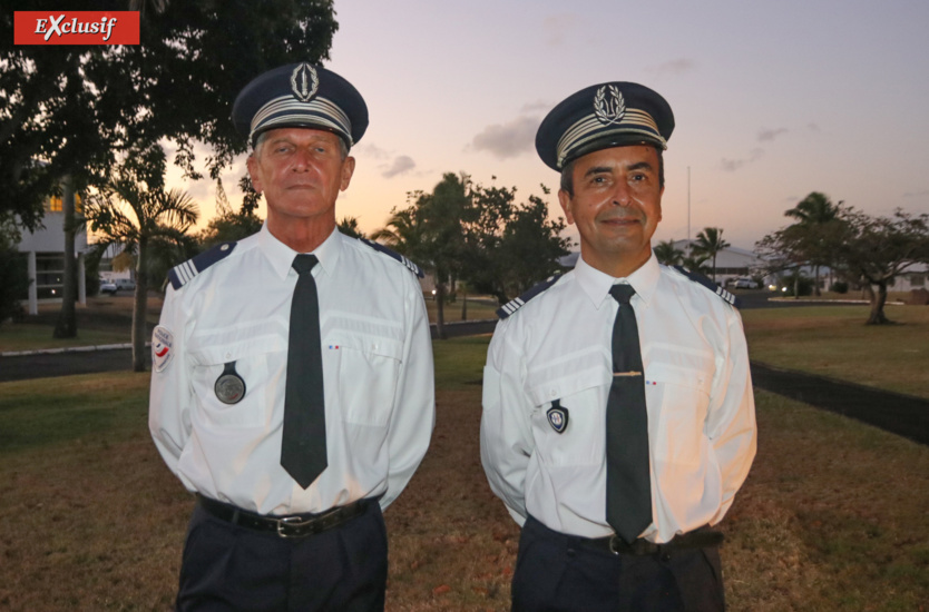 Serge Faustin (à droite), directeur départemental adjoint de la PAF (Police de l'Air et des Frontières), et un collègue Serge Faustin (à droite), directeur départemental adjoint de la PAF (Police de l'Air et des Frontières), et un collègue