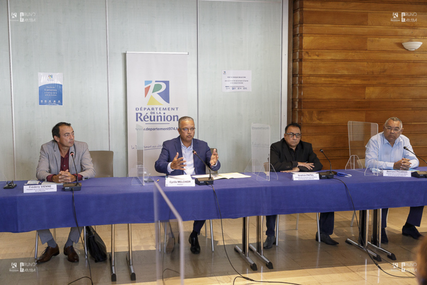 Frédéric Vienne, président de la Chambre d’Agriculture, Cyrille Melchior, président du Département, Ibrahim Patel, président de la Chambre de Commerce et d’Industrie, et Bernard Picardo, président de la Chambre de Métiers et de l’Artisanat Frédéric Vienne, président de la Chambre d’Agriculture, Cyrille Melchior, président du Département, Ibrahim Patel, président de la Chambre de Commerce et d’Industrie, et Bernard Picardo, président de la Chambre de Métiers et de l’Artisanat