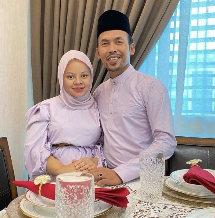 Siti Sarah et Shuib en mai 2021 Siti Sarah et Shuib en mai 2021