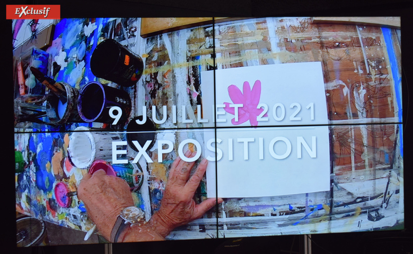 Sur un écran on peut visionner le travail du peintre dans son atelier. L'expo devait débuter le 9 juillet, il a été retardé par la crise Covid Sur un écran on peut visionner le travail du peintre dans son atelier. L'expo devait débuter le 9 juillet, il a été retardé par la crise Covid
