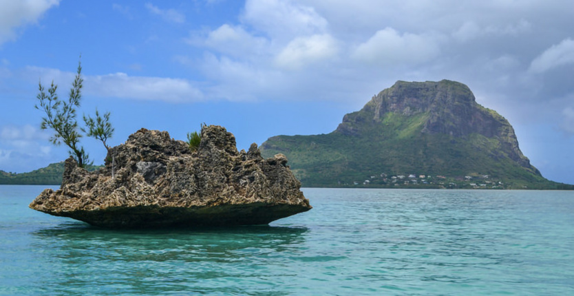 L'île Maurice assouplit l'accueil des voyageurs, mais l'épidémie flambe à nouveau dans le pays