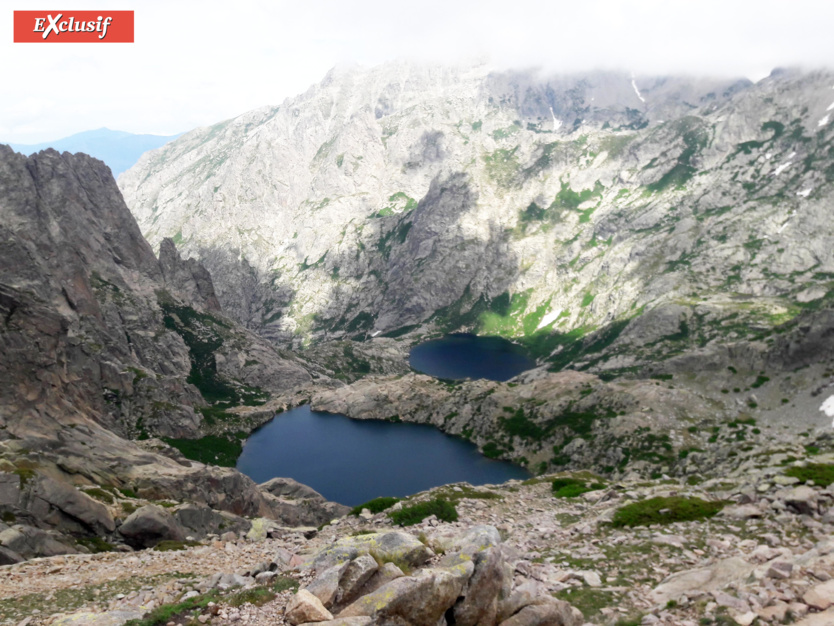 Les lacs Melu et Capitellu: une caractéristique de la beauté de ce GR20 Les lacs Melu et Capitellu: une caractéristique de la beauté de ce GR20