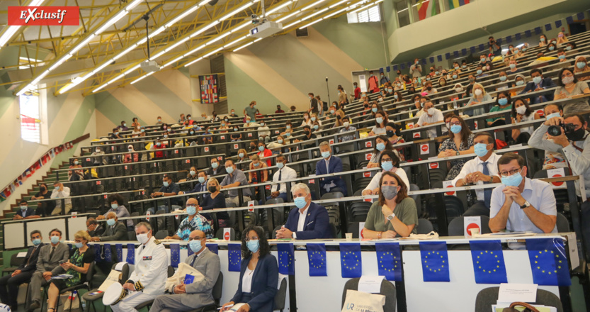Un amphi plein dans le respect des gestes barrières