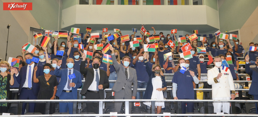 Ambiance de fête pour l'accueil des étranger.e.s... Ambiance de fête pour l'accueil des étranger.e.s...