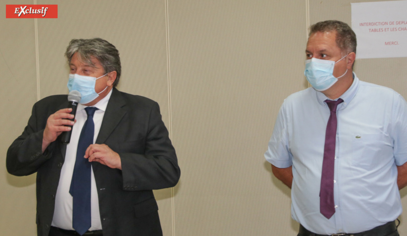 A gauche, Philippe Marcigniak, proviseur du Lycée Brassens de Moufia A gauche, Philippe Marcigniak, proviseur du Lycée Brassens de Moufia