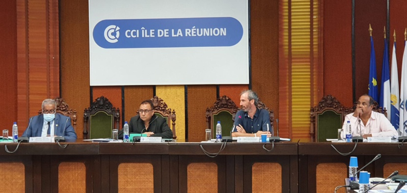 Jocelyn Trulès, DGS de la CCIR, Ibrahim Patel, président de la CCIR, Vassili Czorny, secrétaire général adjoint pour les affaires régionales de la Préfecture, et Théophane Narayanin, trésorier de la CCIR Jocelyn Trulès, DGS de la CCIR, Ibrahim Patel, président de la CCIR, Vassili Czorny, secrétaire général adjoint pour les affaires régionales de la Préfecture, et Théophane Narayanin, trésorier de la CCIR