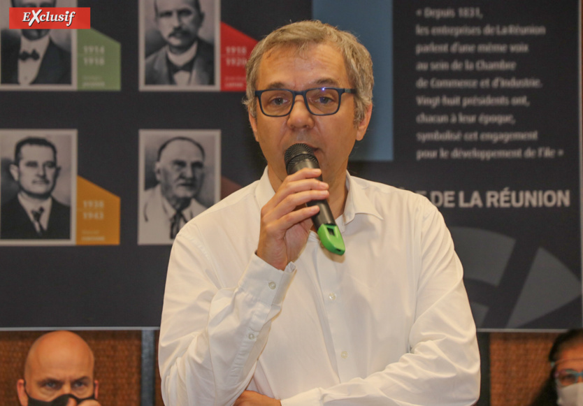 Olivier Meyrueis, directeur d'EDF Réunion, accueille deux alternants de l'EM Réunion Olivier Meyrueis, directeur d'EDF Réunion, accueille deux alternants de l'EM Réunion