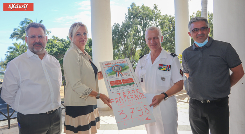 Solidarité: remise de chèque en faveur des soldats blessés ou morts en service Solidarité: remise de chèque en faveur des soldats blessés ou morts en service