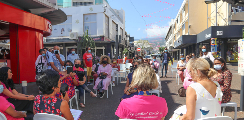 La conférence de presse a eu lieu en pleine rue Jean Chatel, fermée La conférence de presse a eu lieu en pleine rue Jean Chatel, fermée