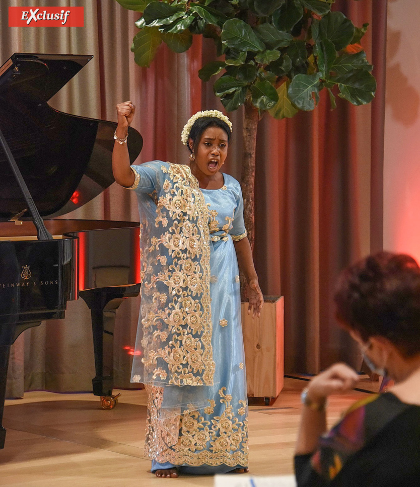 Marhea Abdou, seule candidate mahoraise en catégorie Musiques du monde, interprétant "You raise me up" de Lovland et Graham.