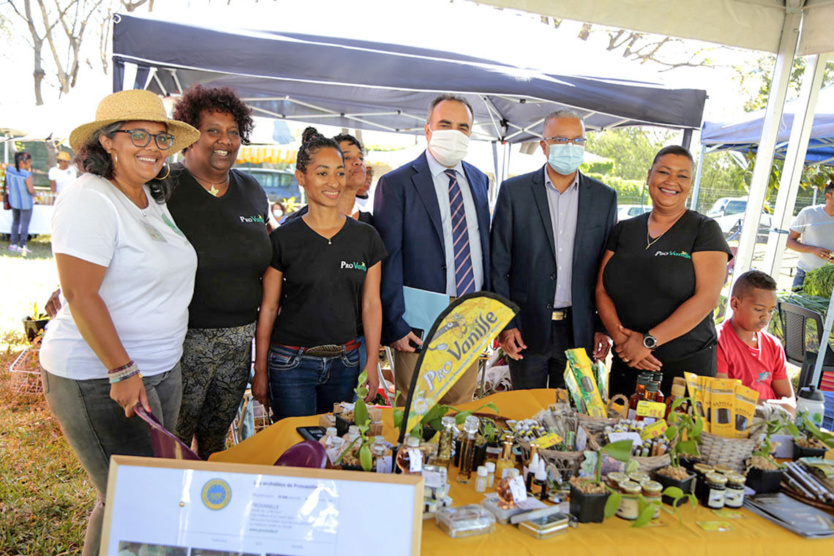 Avec la Coopérative Pro-vanille Avec la Coopérative Pro-vanille