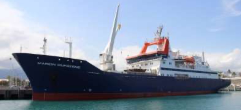 Le Marion Dufresne assure le transport... Le Marion Dufresne assure le transport...