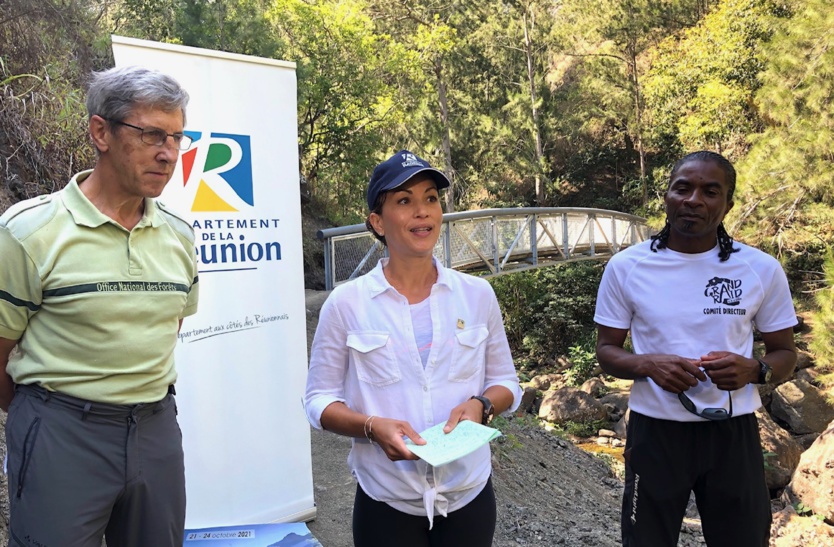 Bernard Labrosse, référent chantiers à l'ONF, Valérie Rivière, conseillère départementale, et Eric Domitien, vice-président de l'association Grand Raid Bernard Labrosse, référent chantiers à l'ONF, Valérie Rivière, conseillère départementale, et Eric Domitien, vice-président de l'association Grand Raid