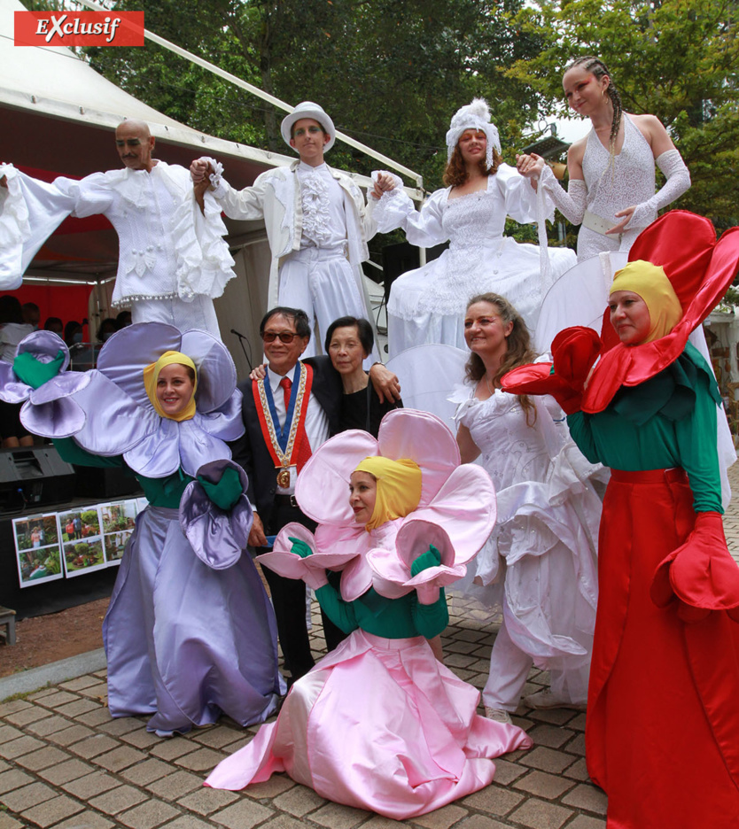 André Thien Ah Koon et son épouse Reine-Marie plutôt bien entourés André Thien Ah Koon et son épouse Reine-Marie plutôt bien entourés