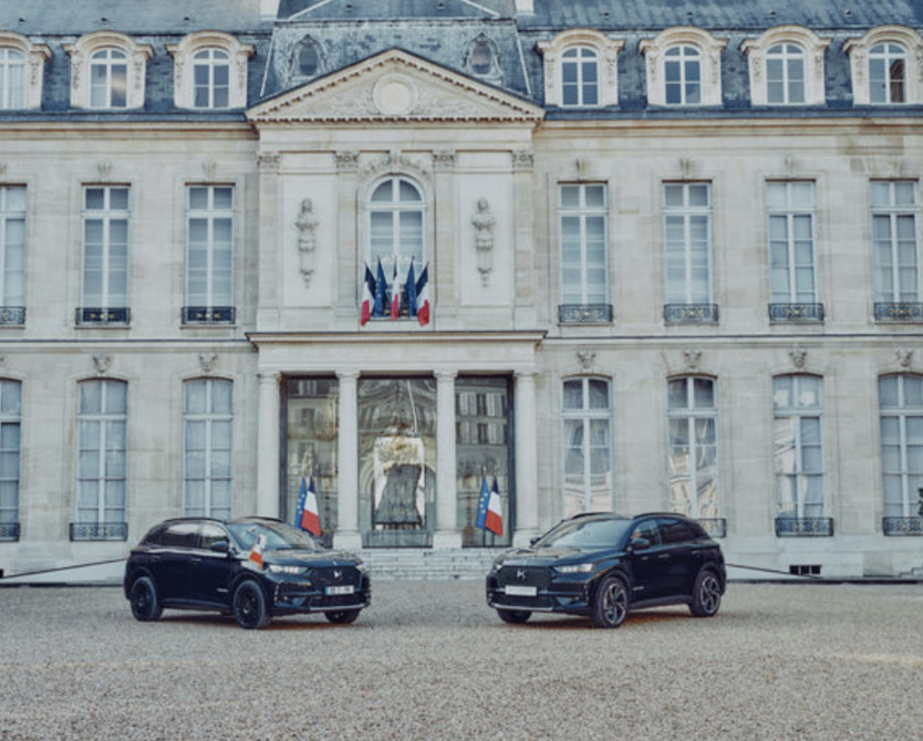 Dans la cour de l'Elysée