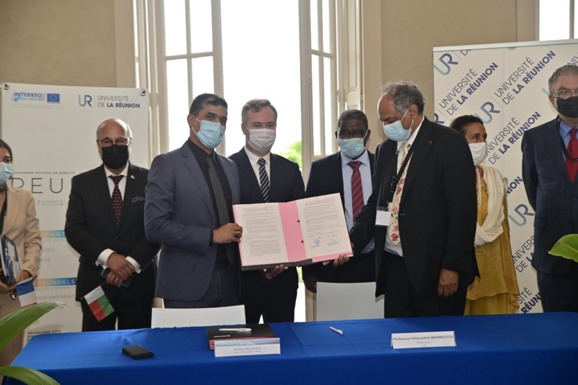 Signature de l’accord Université de La Réunion-COI et lancement de REUNION Signature de l’accord Université de La Réunion-COI et lancement de REUNION