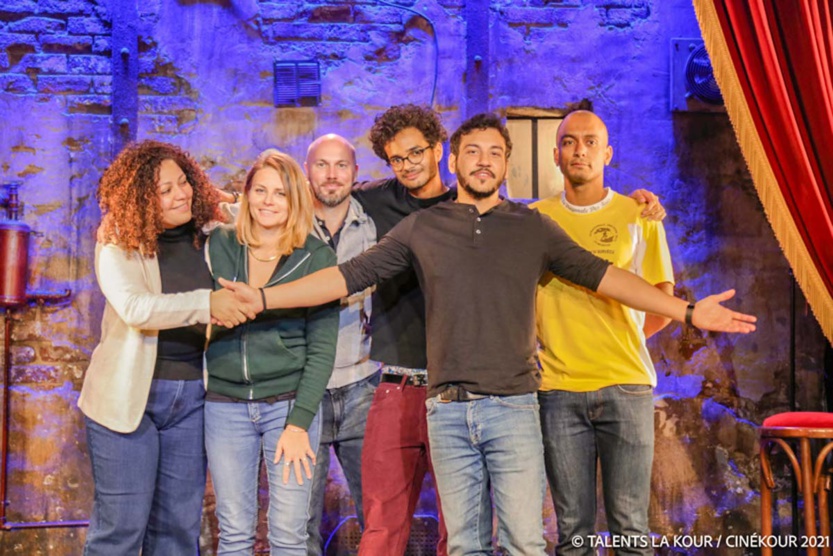 Les 6 lauréat.e.s Talents La Kour sur la scène du Comedy Club à Paris