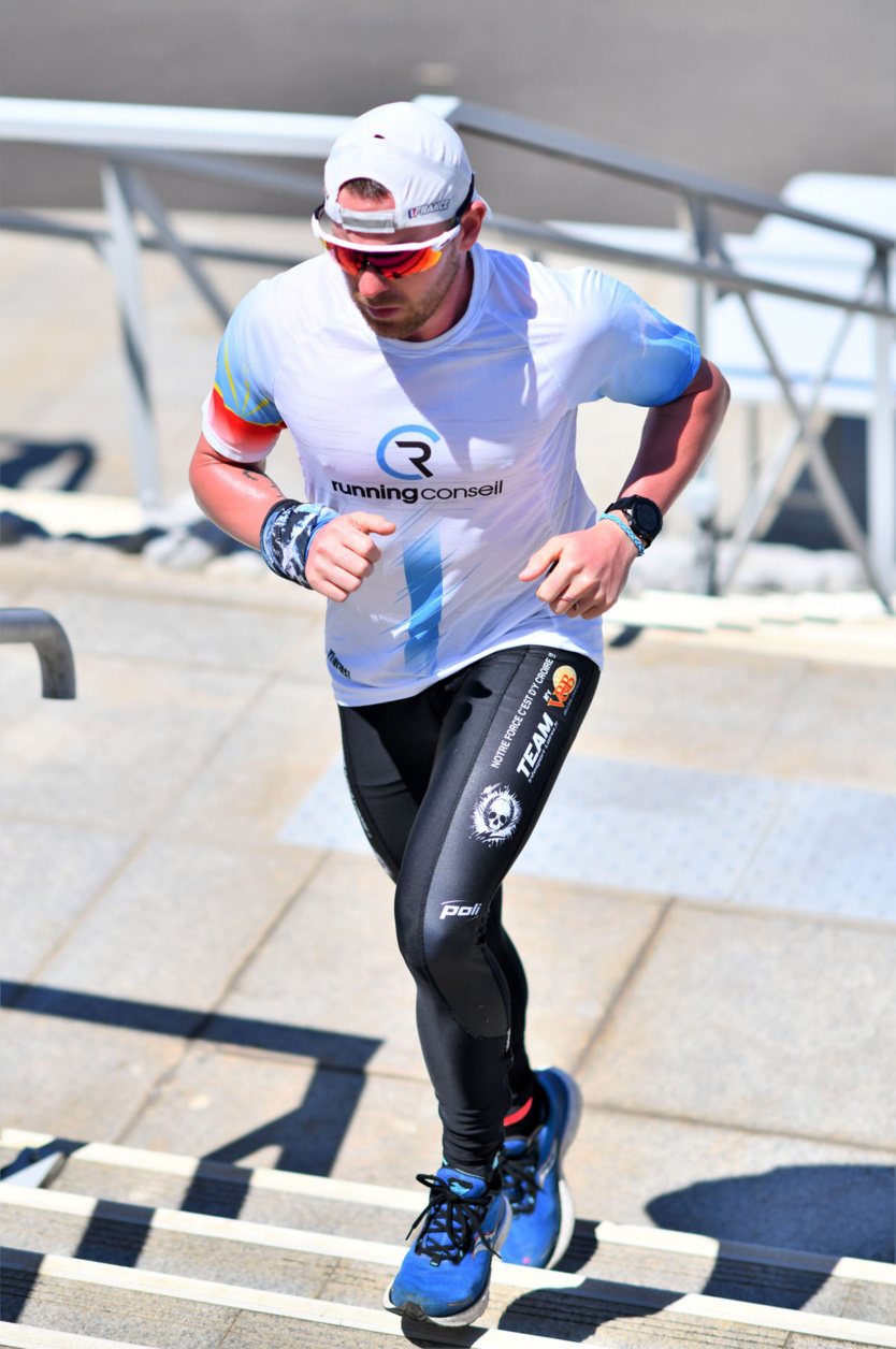 Grimper les escaliers, encore et encore... Grimper les escaliers, encore et encore...