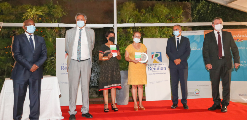 Prix Indianocéanie 2021: Sharonne Paul reçoit le trophée pour son roman Le Cantique du rasta Prix Indianocéanie 2021: Sharonne Paul reçoit le trophée pour son roman Le Cantique du rasta