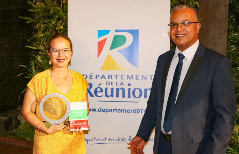 Prix Indianocéanie 2021: Sharonne Paul reçoit le trophée pour son roman Le Cantique du rasta Prix Indianocéanie 2021: Sharonne Paul reçoit le trophée pour son roman Le Cantique du rasta