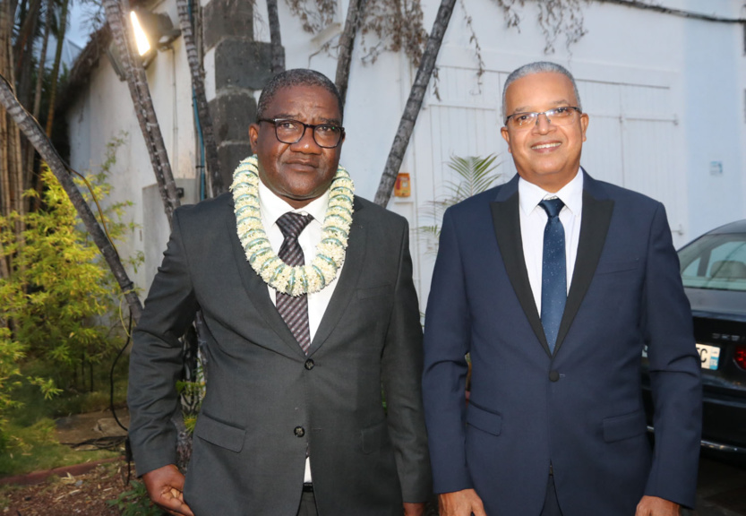 Prix Indianocéanie 2021: Sharonne Paul reçoit le trophée pour son roman Le Cantique du rasta Prix Indianocéanie 2021: Sharonne Paul reçoit le trophée pour son roman Le Cantique du rasta