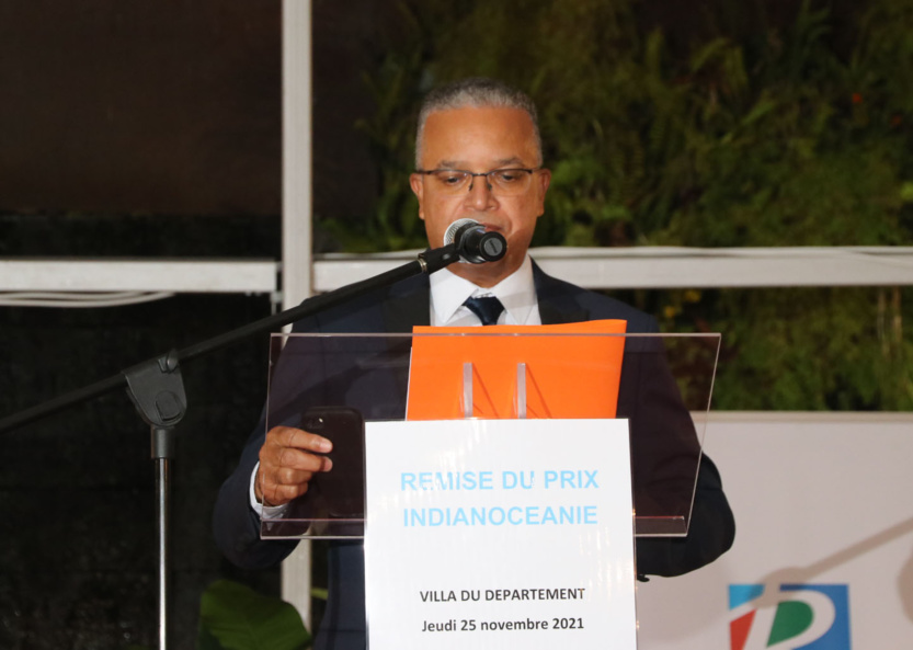 Prix Indianocéanie 2021: Sharonne Paul reçoit le trophée pour son roman Le Cantique du rasta Prix Indianocéanie 2021: Sharonne Paul reçoit le trophée pour son roman Le Cantique du rasta