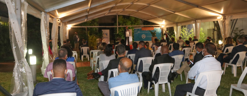 Prix Indianocéanie 2021: Sharonne Paul reçoit le trophée pour son roman Le Cantique du rasta Prix Indianocéanie 2021: Sharonne Paul reçoit le trophée pour son roman Le Cantique du rasta