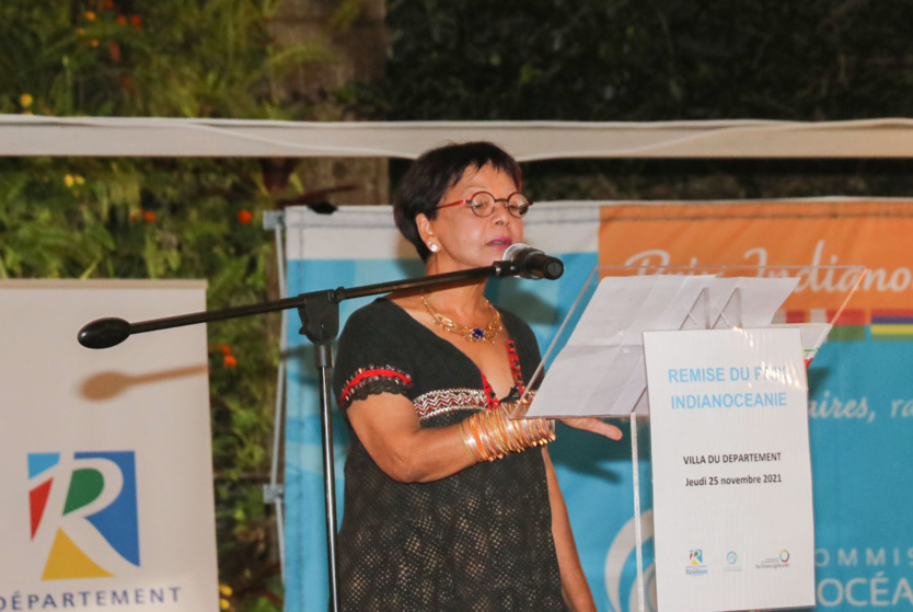 Prix Indianocéanie 2021: Sharonne Paul reçoit le trophée pour son roman Le Cantique du rasta Prix Indianocéanie 2021: Sharonne Paul reçoit le trophée pour son roman Le Cantique du rasta