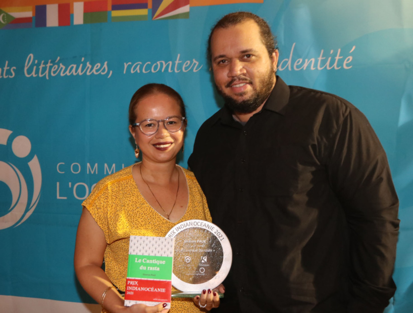 Prix Indianocéanie 2021: Sharonne Paul reçoit le trophée pour son roman Le Cantique du rasta Prix Indianocéanie 2021: Sharonne Paul reçoit le trophée pour son roman Le Cantique du rasta