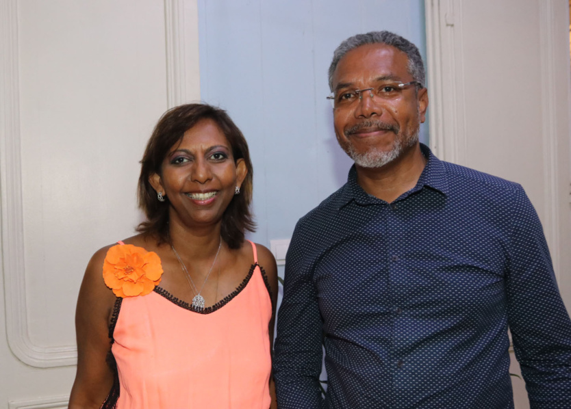 Prix Indianocéanie 2021: Sharonne Paul reçoit le trophée pour son roman Le Cantique du rasta Prix Indianocéanie 2021: Sharonne Paul reçoit le trophée pour son roman Le Cantique du rasta