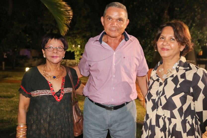 Prix Indianocéanie 2021: Sharonne Paul reçoit le trophée pour son roman Le Cantique du rasta Prix Indianocéanie 2021: Sharonne Paul reçoit le trophée pour son roman Le Cantique du rasta