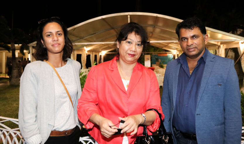 Prix Indianocéanie 2021: Sharonne Paul reçoit le trophée pour son roman Le Cantique du rasta Prix Indianocéanie 2021: Sharonne Paul reçoit le trophée pour son roman Le Cantique du rasta