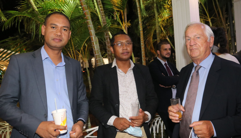 Prix Indianocéanie 2021: Sharonne Paul reçoit le trophée pour son roman Le Cantique du rasta Prix Indianocéanie 2021: Sharonne Paul reçoit le trophée pour son roman Le Cantique du rasta