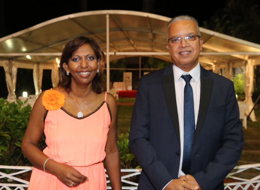Prix Indianocéanie 2021: Sharonne Paul reçoit le trophée pour son roman Le Cantique du rasta Prix Indianocéanie 2021: Sharonne Paul reçoit le trophée pour son roman Le Cantique du rasta