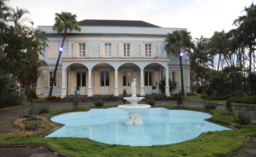 Prix Indianocéanie 2021: Sharonne Paul reçoit le trophée pour son roman Le Cantique du rasta Prix Indianocéanie 2021: Sharonne Paul reçoit le trophée pour son roman Le Cantique du rasta