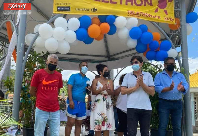 Les officiels autour du maire Bachil Vally Les officiels autour du maire Bachil Vally