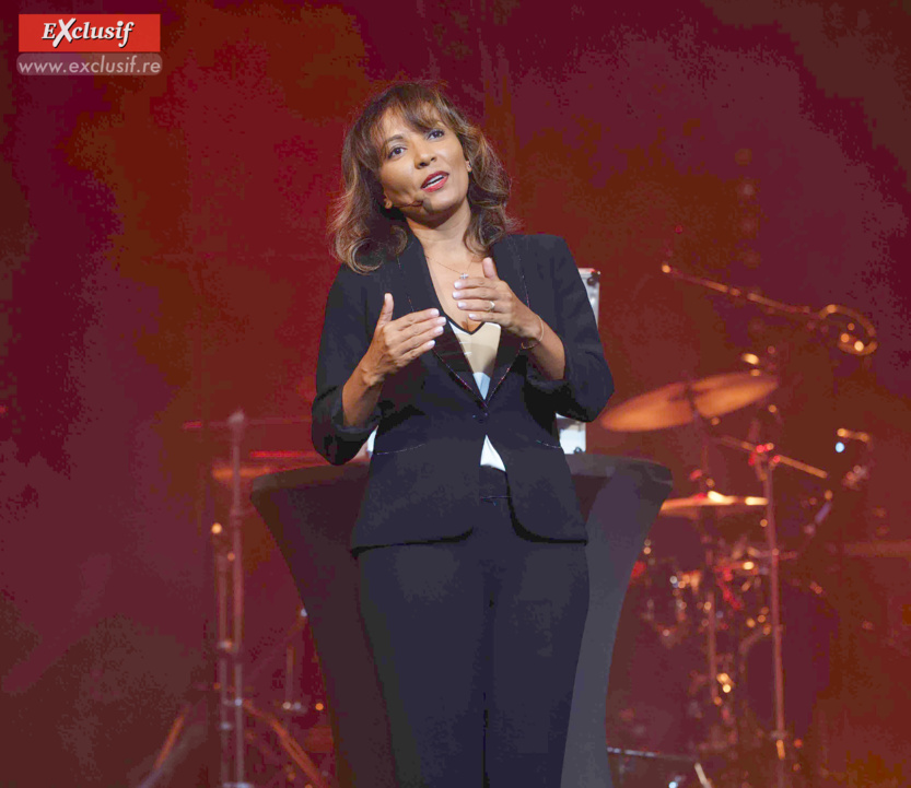 "Lambians Alice" au Teat Plein Air avant le Palais des Congrès à Paris "Lambians Alice" au Teat Plein Air avant le Palais des Congrès à Paris