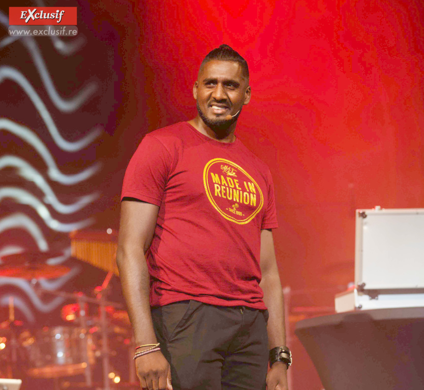 "Lambians Alice" au Teat Plein Air avant le Palais des Congrès à Paris "Lambians Alice" au Teat Plein Air avant le Palais des Congrès à Paris