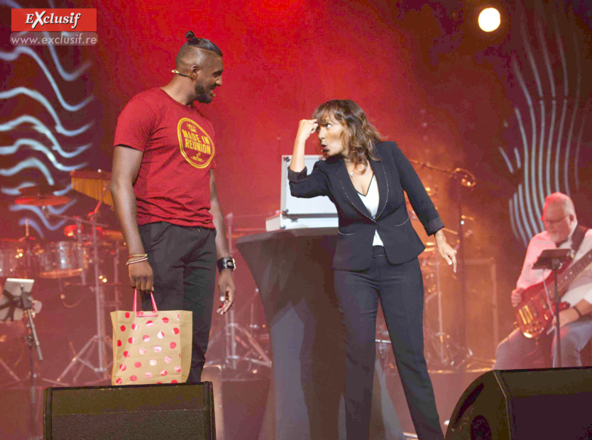 "Lambians Alice" au Teat Plein Air avant le Palais des Congrès à Paris "Lambians Alice" au Teat Plein Air avant le Palais des Congrès à Paris