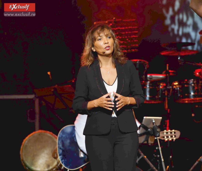 "Lambians Alice" au Teat Plein Air avant le Palais des Congrès à Paris "Lambians Alice" au Teat Plein Air avant le Palais des Congrès à Paris
