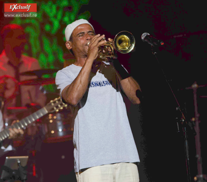 "Lambians Alice" au Teat Plein Air avant le Palais des Congrès à Paris "Lambians Alice" au Teat Plein Air avant le Palais des Congrès à Paris