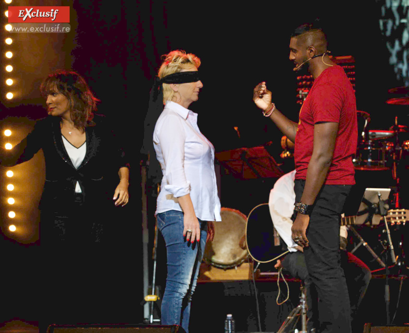 "Lambians Alice" au Teat Plein Air avant le Palais des Congrès à Paris "Lambians Alice" au Teat Plein Air avant le Palais des Congrès à Paris