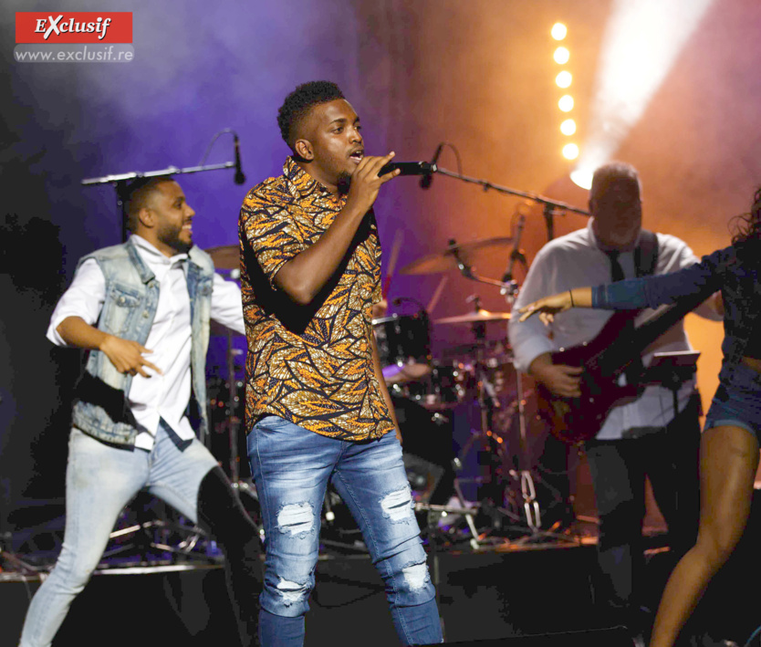 "Lambians Alice" au Teat Plein Air avant le Palais des Congrès à Paris "Lambians Alice" au Teat Plein Air avant le Palais des Congrès à Paris